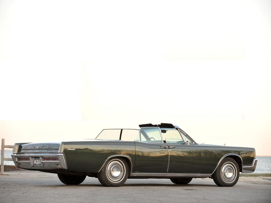  Lincoln Continental Convertible 1967 года  (фото 5 из 5)